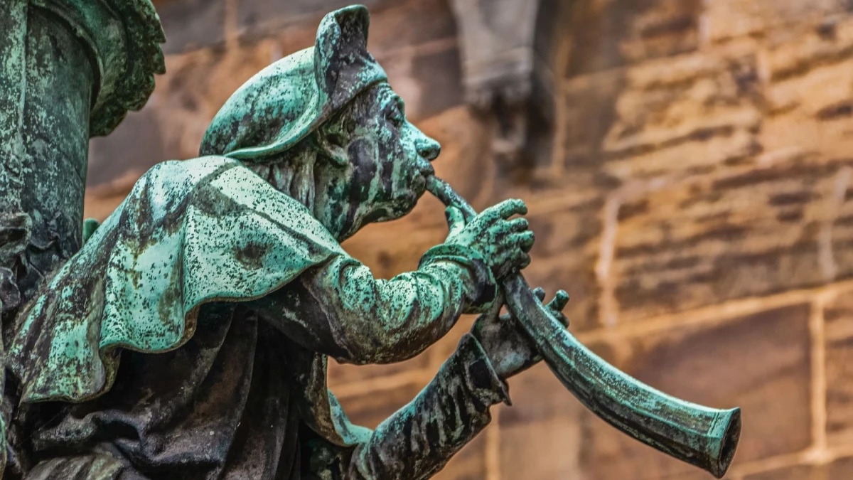 Why Does Brass Turn Green? Causes, Cleaning Tips, and Prevention