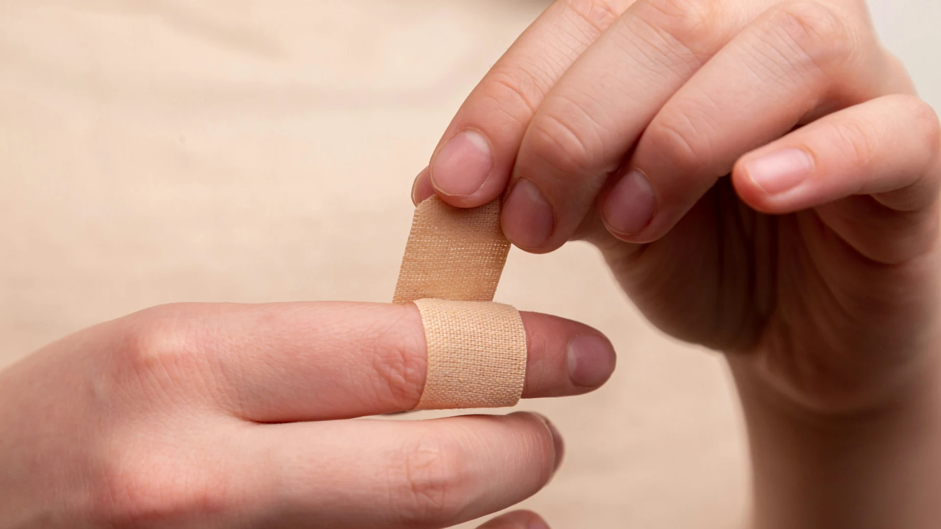 Allergic to Bandaids? Causes, Symptoms, and the 3 Simple Alternatives for Sensitive Skin (2024):